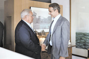 Ο πρωθυπουργός Κυριάκος Μητσοτάκης παρέθεσε γεύμα στον πρόεδρο της Επιτροπής Εξωτερικών Σχέσεων της Γερουσίας των ΗΠΑ Ρόμπερτ Μενέντεζ