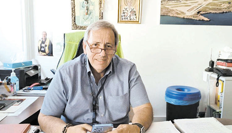 Ο αερολιμενάρχης Γιώργος Πλιάκας 