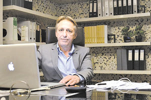 Πέρασε κιόλας ένας χρόνος που έφυγε από τη ζωή ο Βασίλης Παπαζήσης.