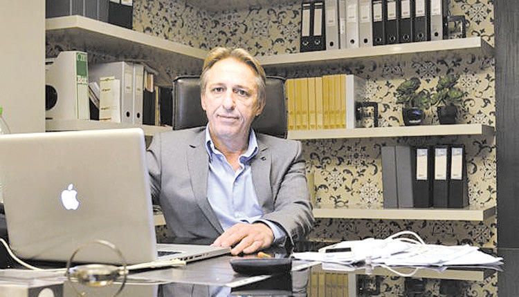Πέρασε κιόλας ένας χρόνος που έφυγε από τη ζωή ο Βασίλης Παπαζήσης.