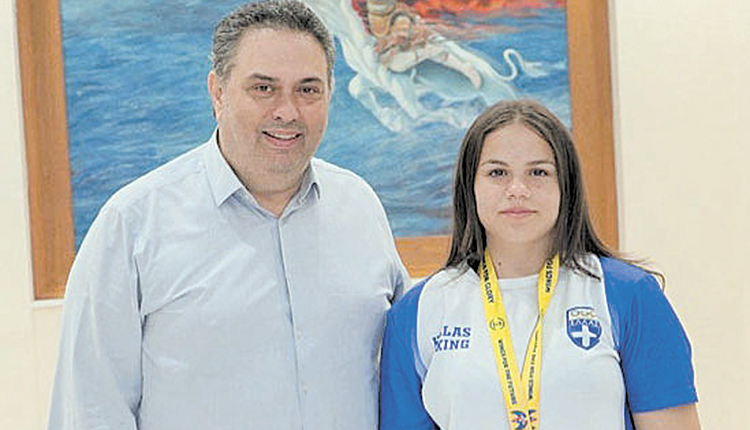 Ο κ. Πιτσούλης με την Ντασιονάκη