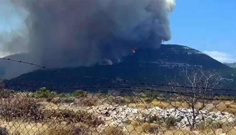 Ο καπνός από την καμένη Πάρνηθα κάλυψε όλη την Αττική