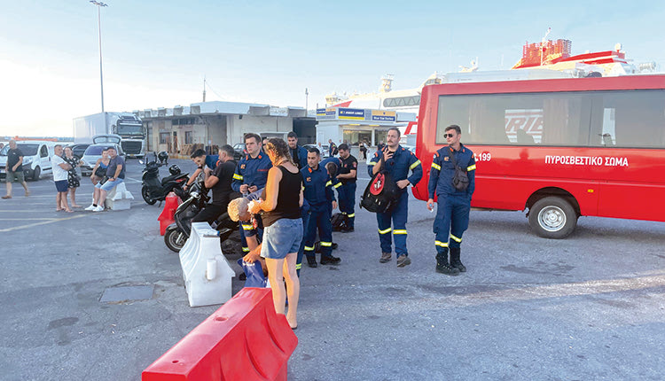 Πυροσβέστες από την Κρήτη στην Αττική