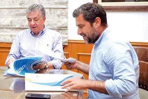 Στο πλευρό του Στ. Αρναουτάκη ο Γ. Ανδρουλάκης