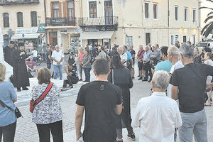 Οι πρώτοι αντιδρώντες για τις ταυτότητες και τα… τσιπάκια μαζεύτηκαν στην πλατεία του Αγνώστου Στρατιώτη στο Ρέθυμνο και έκαναν διαμαρτυρία;