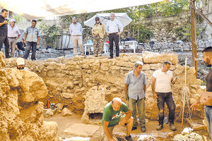 ΑΝΑΣΚΑΦΗ ΑΡΧΑΝΩΝ: Ο ΠΕΡΙΦΕΡΕΙΑΡΧΗΣ ΠΟΥ ΕΝΗΜΕΡΩΘΗΚΕ ΑΠΟ ΤΗ ΔΡ. ΣΑΠΟΥΝΑ-ΣΑΚΕΛΛΑΡΑΚΗ ΓΙΑ ΤΑ ΕΥΡΗΜΑΤΑ «Μόνο με την Κνωσό συγκρίνεται το μινωικό ανάκτορο στην Τουρκογειτονιά»