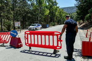 Με αναπτήρες και σπρέι ανηφόριζαν προς την Πάρνηθα τα άτομα που προσήχθησαν