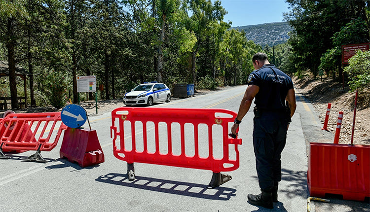 Με αναπτήρες και σπρέι ανηφόριζαν προς την Πάρνηθα τα άτομα που προσήχθησαν