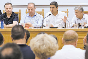 Την ίδρυση τμημάτων αγροτών στα Επιμελητήρια της χώρας προανήγγειλε ο Λευτέρης Αυγενάκης.