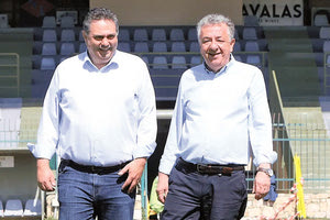 Με το Σταύρο Αρναουτάκη συνεχίζει να… παίζει μπάλα ο αντιπεριφερειάρχης Γιώργος Πιτσούλης,