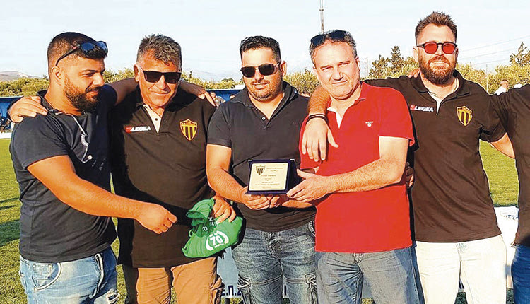 Ο κ. Χατζάκης τιμήθηκε από το ΔΣ του Ασημίου