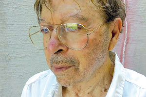 Ο ΣΚΗΝΟΘΕΤΗΣ ΤΗΛΕΜΑΧΟΣ ΜΟΥΔΑΤΣΑΚΙΣ ΜΙΛΑ ΣΤΗΝ “Π” ΓΙΑ ΤΟ ΕΡΓΟ ΠΟΥ ΑΝΕΒΑΖΕΙ “Ο Καζαντζάκης στον “Νικηφόρο Φωκά” είναι προφητικός”