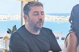 Ο πρόεδρος του ΠΑΣΟΚ μπορεί το τελευταίο διάστημα να αποφεύγει τις... κακοτοπιές στο Ηράκλειο, καθώς έχει πάρει μεγάλες στενοχώριες με τις δημοτικές (και τον βλέπω να παίρνει κι άλλες με τα αποτελέσματα), αλλά την Κρήτη δεν την ξεχνά.