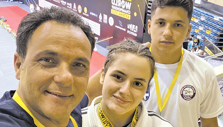   Ψυλλάκη και Γιάννης Ζαϊμάκης   με τον προπονητή τους