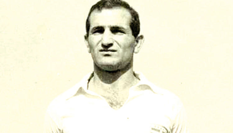 Έφυγε από την ζωή και κηδεύτηκε χθες στο νεκροταφείο της Σαλαμίνας ο παλαίμαχος ποδοσφαιριστής του Εθνικού Ανδρέας Αντωνάτος.