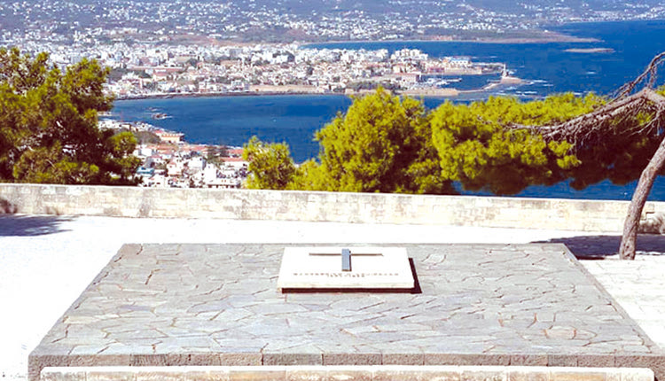 Από τους Τάφους των Βενιζέλων ξεκινά την κούρσα για την προεδρία του ΣΥΡΙΖΑ ο Στέφανος Κασσελάκης