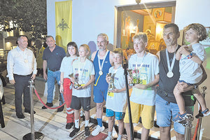 Από την απονομή στα 2 χλμ αγοριών