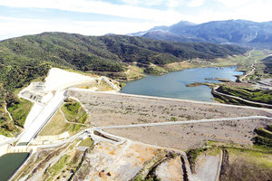 ΣΤΑ ΟΡΙΑ ΤΩΝ ΑΝΤΟΧΩΝ ΤΟΥ Ο ΑΠΟΣΕΛΕΜΗΣ Φράγμα: Πέφτει η στάθμη και αναδύεται ο εφιάλτης