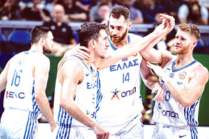 Η μαχητικότητα των παικτών της Εθνικής έδωσε την πρόκριση στους “16”