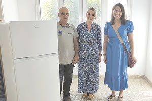 Στηρίζει την προσπάθεια για την αποϊδρυματοποίηση των εφήβων