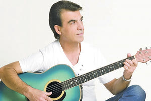 “Έφυγε” ο τραγουδιστής Τόλης Τσιμογιάννης