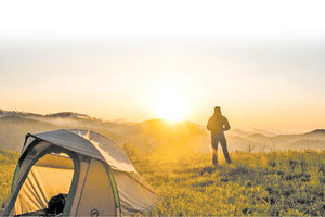 Κάμπινγκ: Το προφίλ των κατασκηνωτών και η τουριστική κίνηση στην Ελλάδα