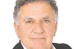 Ο δήμαρχος Μινώα Μανόλης Φραγκάκης