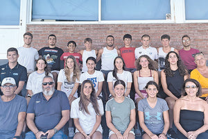 H Eθνική ομάδα o.w. μικρών ηλικιών με προπονητές Ηρακλείου και παράγοντες στην πισίνα του ΕΑΚΗ