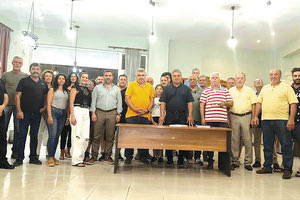 Ο Γ. Μεραμβελιωτάκης με την ομάδα του