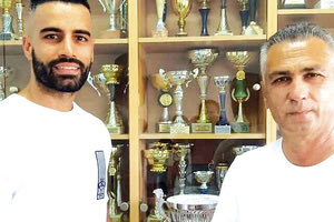 Ο Βεζιρτζόγλου (αριστερά) με τον εκ των Γενικών Αρχηγών του Ηροδότου Γιάννη Φουντουλάκη