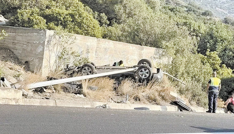 Τα βλέμματα  όλων των περαστικών συγκέντρωσε το απίστευτο τροχαίο που σημειώθηκε το Σάββατο το απόγευμα επί του ΒΟΑΚ στο ύψος του Μπαλί.