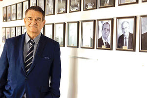 Ο κοσμήτορας της Ιατρικής Σχολής Γιώργος Κοχιαδάκης