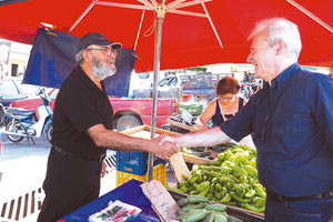 Στη λαϊκή αγορά της Κηπούπολης ο Καλοκαιρινός