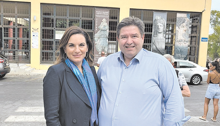 Ισχυρή τόνωση ήταν και για τον Καραμαλάκη η συνάντηση με την υπουργό Τουρισμού, Όλγα Κεφαλογιάννη.