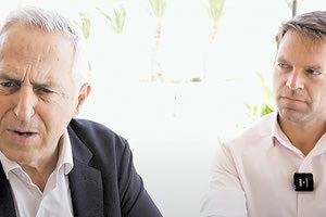 Ο ναύαρχος Ευάγγελος Αποστολάκης πρόσφατα πήρε πίσω τη στήριξη που είχε δώσει για την ηγεσία του ΣΥΡΙΖΑ στην Έφη Αχτσιόγλου και ανακοίνωσε την προτίμησή του στον Στέφανο Κασσελάκη.