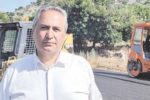 Επιτέλους προχωράει με γοργούς ρυθμούς η παράκαμψη -κόμβος του Αρκαλοχωρίου! Όπως είπε χθες ο αντιπεριφειάρχης Νίκος Σκουλάς, δόθηκε στην κυκλοφορία ξανά η δυτική περιμετρική που οδηγεί προς Βιάννο-Πάρτιρα και έτσι κάπως μετριάζεται το πρόβλημα που υπάρχει.