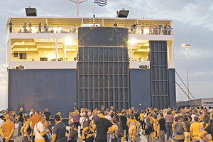 Οργή στο λιμάνι του Ηρακλείου για το πλοίο της ντροπής