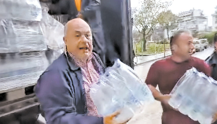 Νερό με το δελτίο στο Βόλο