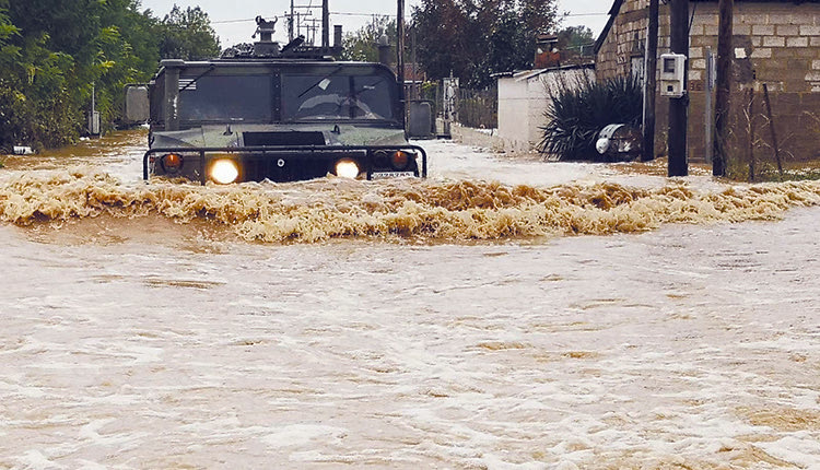 Στη μάχη των διασώσεων οι Ένοπλες Δυνάμεις