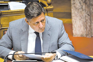 ΜΑΞΙΜΟΥ Βαρύ το κλίμα για Βαρβιτσιώτη, αλλά τελικά παραμένει...