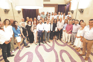 αναβάλλεται και η προγραμματισμένη για το βράδυ της Δευτέρας εκδήλωση παρουσίασης του συνδυασμού του Σταυρού Αρναουτάκη στο κέντρο «Αναδρομές»