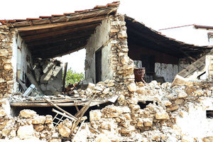 ΣΑΜΟΣ, ΑΡΚΑΛΟΧΩΡΙ ΚΑΙ ΤΩΡΑ ΒΟΛΟΣ... Η τρύπια βάρκα και η μεταφερόμενη τάπα