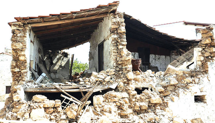 ΣΑΜΟΣ, ΑΡΚΑΛΟΧΩΡΙ ΚΑΙ ΤΩΡΑ ΒΟΛΟΣ... Η τρύπια βάρκα και η μεταφερόμενη τάπα