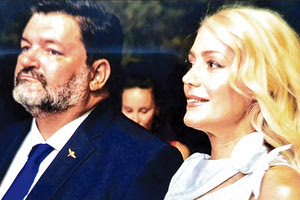 Δεύτερος γάμος για τον Φαήλο Κρανιδιώτη, ο οποίος χθες παντρεύτηκε την αγαπημένη του σε κλειστό κύκλο στα νότια προάστια.