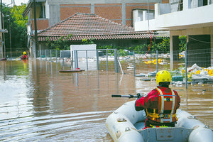 Συναγερμός στη Λάρισα από την υπερχείλιση του Πηνειού