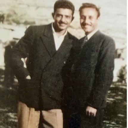 Δεξιά ο Μιχάλης Κόκκινος και αριστερά ο φίλος του Νίκος Καραγιάννης, δυο  σημαντικά στελέχη της Κρητικής Αντίστασης τα χρόνια 1941-1945