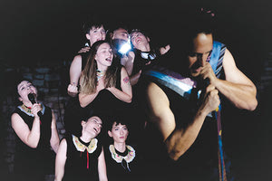 ΓΙΑ ΔΥΟ ΠΑΡΑΣΤΑΣΕΙΣ ΣΤΟ ΡΕΘΥΜΝΟ Gwena μία αλληγορία για τις γυναίκες και τους εγκλωβισμούς τους