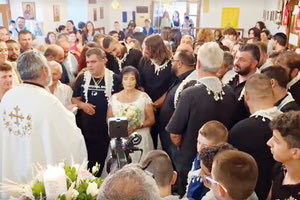 Τι κι αν η Παρασκιώ έχει τα διπλά χρόνια του Κώστα!