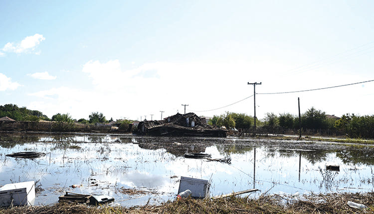 Βιβλική η καταστροφή όσο η στάθμη του νερού μειώνεται 