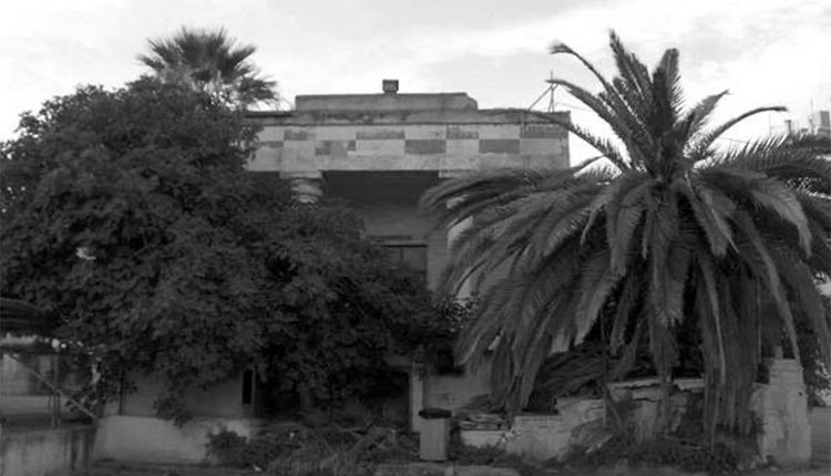 «Τώρα που πια δεν ξεριζώνονται οι νύχτες από μέσα μας, γίνανε δάσος σκοτεινό που μας πλακώνει». Το Ηρώον Ηρακλείου καταρρέει σήμερα μέσα στη γενική πανδημία της λήθης και της ανεκλάλητης παρακμής που σαρώνει διαρκώς το Μεγάλο Κάστρο 